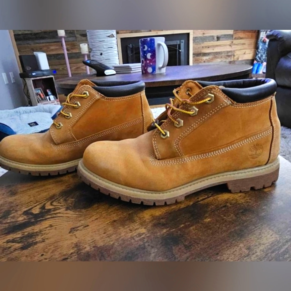 Women's Timberlands- Like new 'Butters' size 10